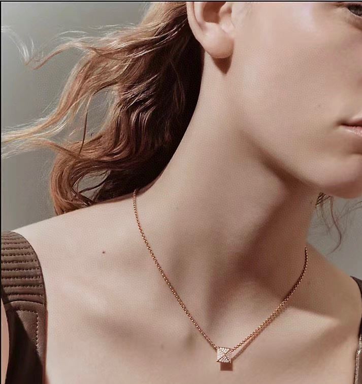 H**me5 necklaces